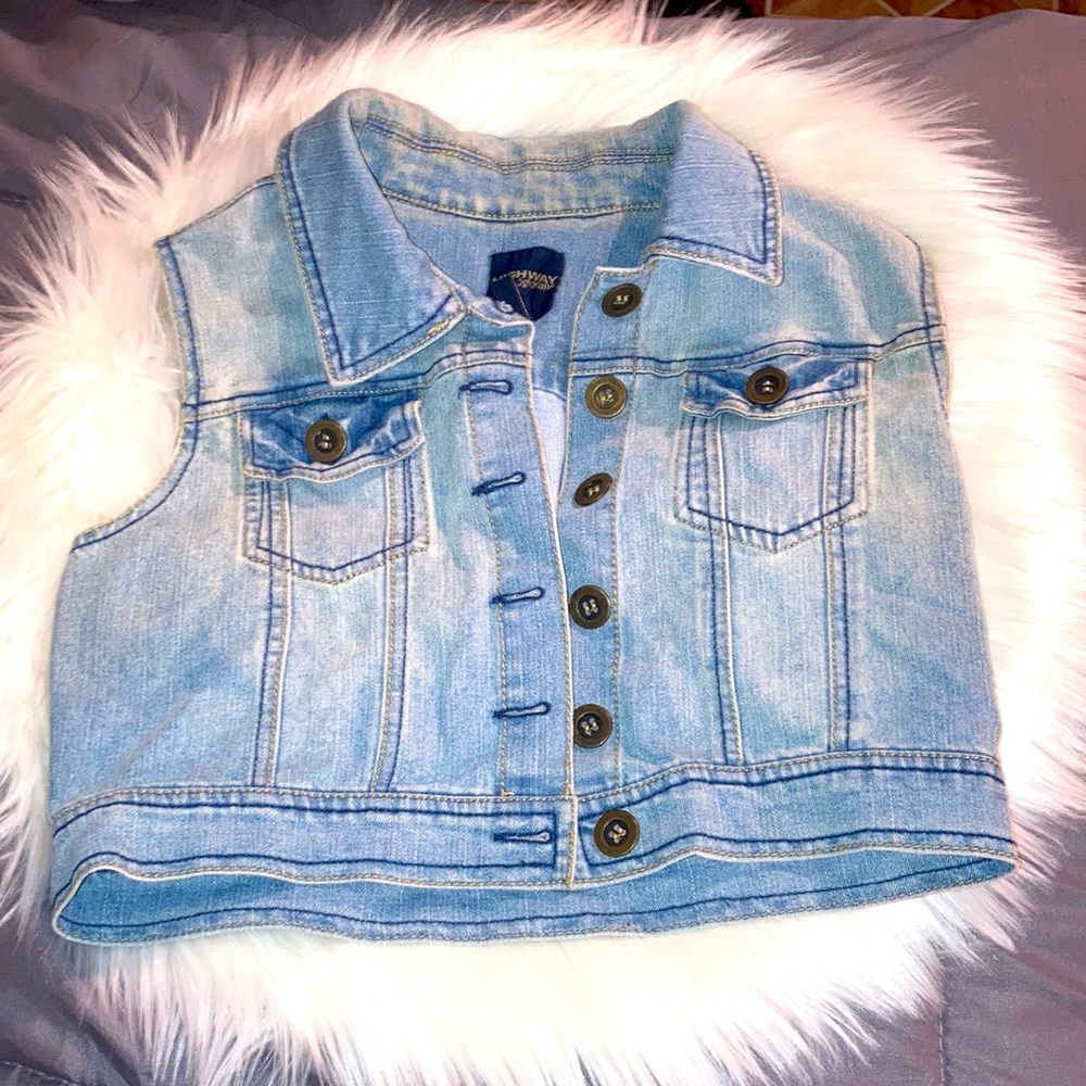 Cropped Vest